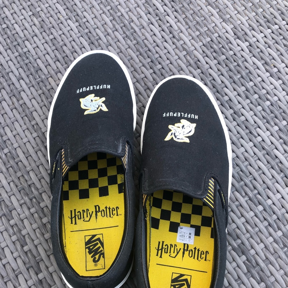 Hufflepuff slip-on Vans size 11.5, great condition!
